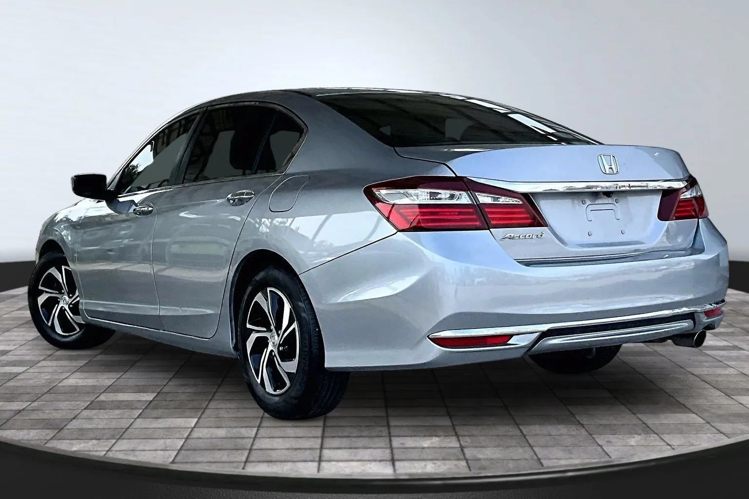 Used 2016 Honda Accord LX image 4