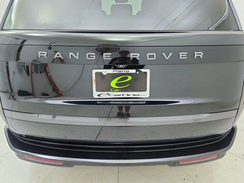 Used 2025 Land Rover Range Rover SE image 11