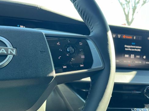 Certified 2025 Nissan Murano SV image 34