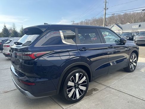 New 2026 Mitsubishi Outlander SE AWD/4WD image 11