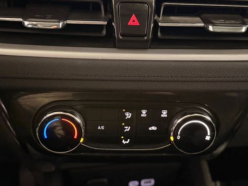 Used 2024 Chevrolet TrailBlazer LT image 33