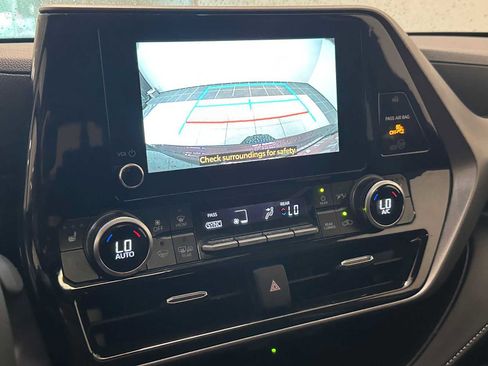 Certified 2025 Toyota Highlander XLE AWD/4WD image 13