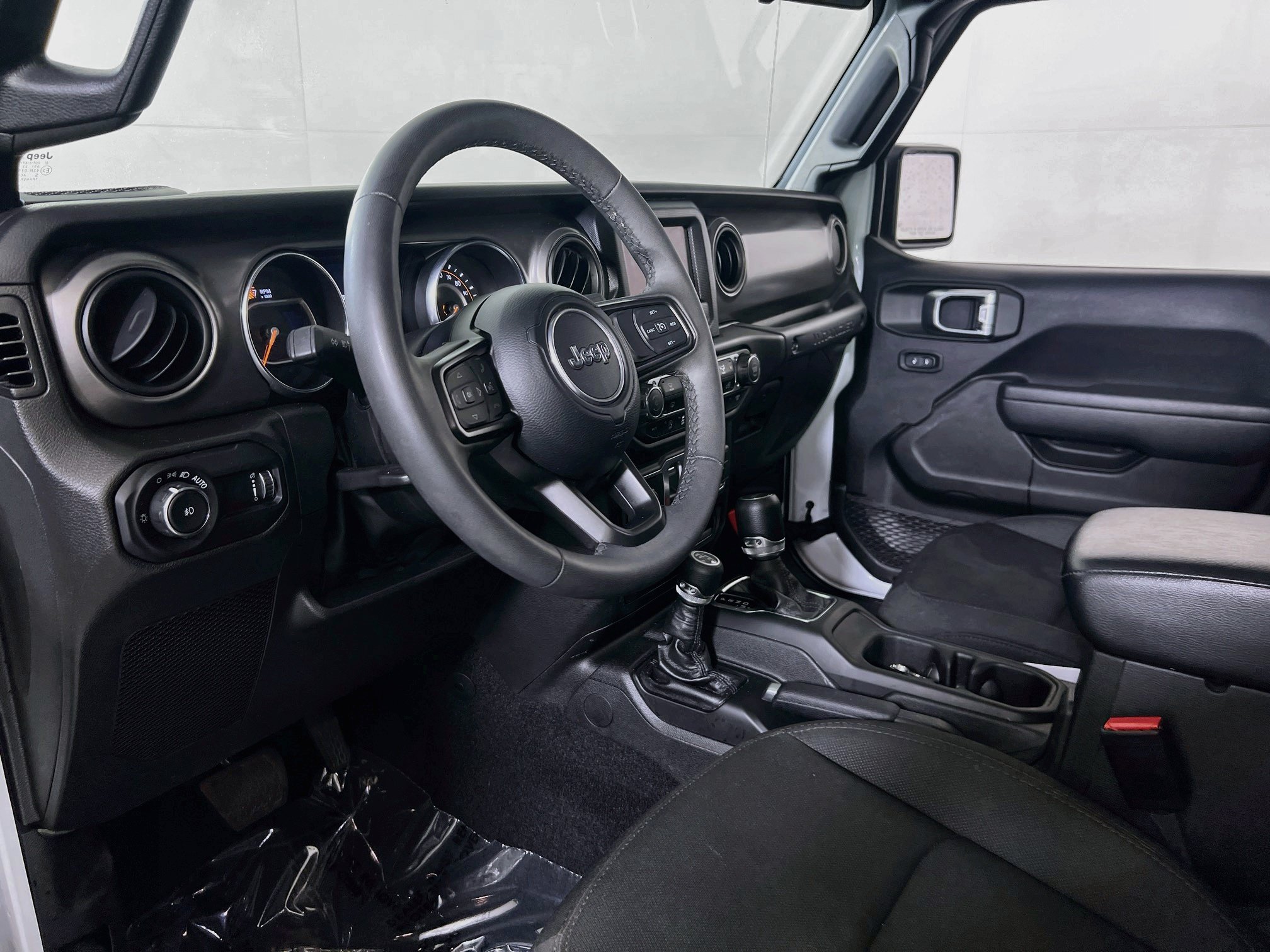 Used 2023 Jeep Wrangler Sport AWD/4WD image 9