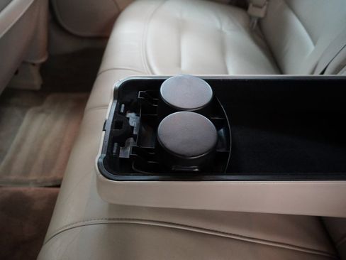 Used 2000 Cadillac De Ville Base 4D Sedan w/ Comfort/Convenience Pkg image 25