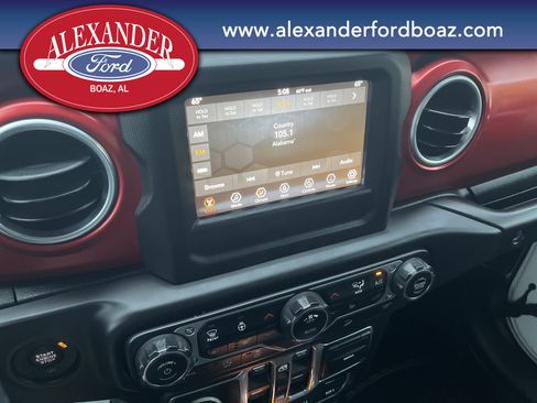 Used 2018 Jeep Wrangler Unlimited Rubicon w/ Cold Weather Group image 24