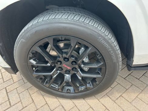 Used 2023 GMC Yukon Denali AWD/4WD image 12