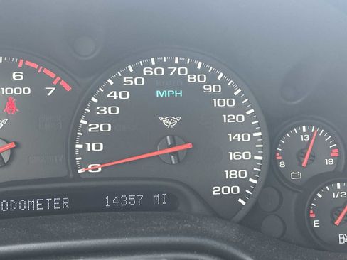 Used 2001 Chevrolet Corvette Convertible w/ Preferred Equipment Group2 image 12