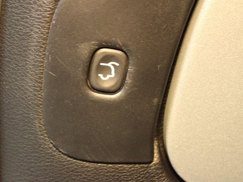 Used 2016 Jeep Cherokee Trailhawk w/ Comfort & Convenience Group image 17