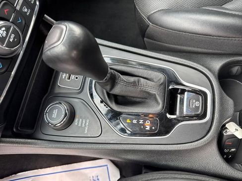 Used 2023 Jeep Cherokee Altitude Lux image 23