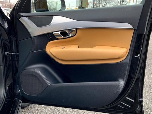 Used 2018 Volvo XC90 T5 Momentum w/ Convenience Package image 23