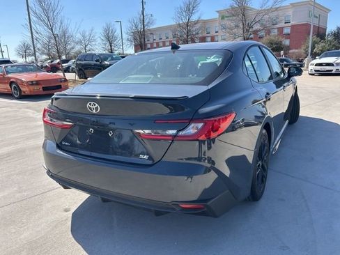 Used 2025 Toyota Camry SE image 3