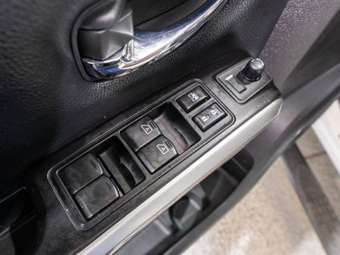 Used 2019 Nissan Titan PRO-4X w/ Pro-4x Convenience Package AWD/4WD image 17