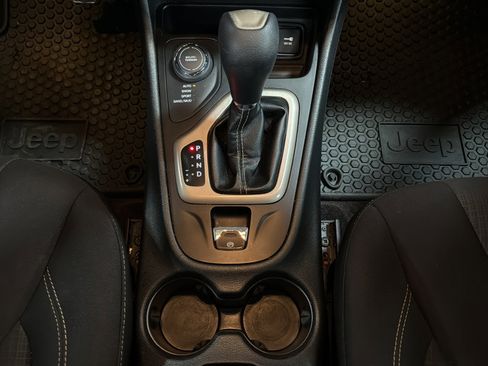 Used 2016 Jeep Cherokee Latitude w/ Cold Weather Group image 38