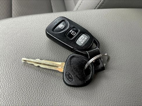 Used 2019 Hyundai Elantra SE image 14