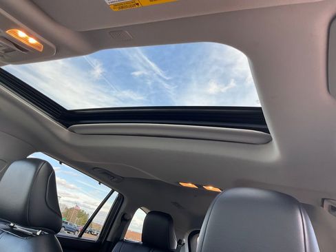 Used 2022 Toyota Highlander XLE image 16