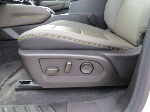 Used 2025 Chevrolet Colorado ZR2 w/ Off-Road Front Bumper Package image 29