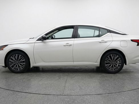 Used 2025 Nissan Altima 2.5 SV FWD image 5