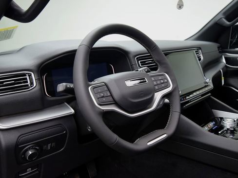 New 2026 Jeep Grand Wagoneer 4WD image 33