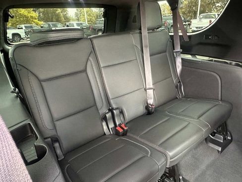 Used 2022 GMC Yukon XL Denali image 12