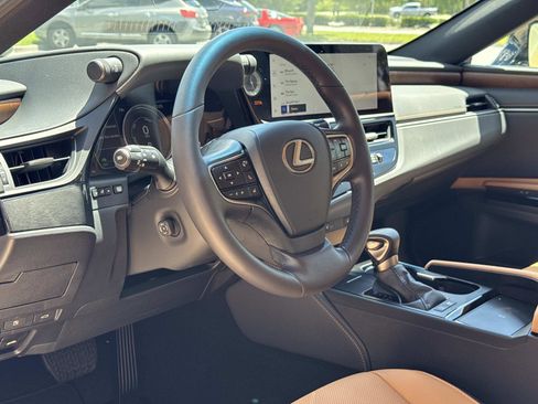 Used 2025 Lexus ES 300h w/ Premium Package FWD image 15