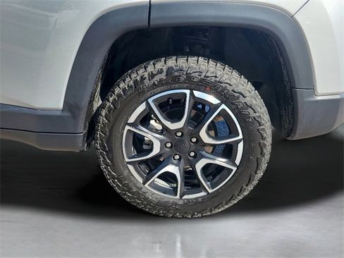 Used 2024 Jeep Compass Trailhawk image 11