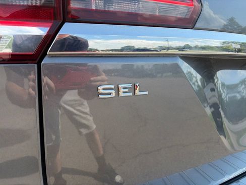 Used 2019 Volkswagen Atlas SEL AWD/4WD image 17