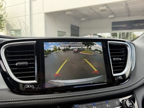 New 2026 Chrysler Pacifica Limited image 19