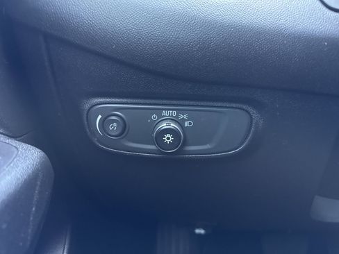 Used 2018 Chevrolet Equinox LT FWD image 34