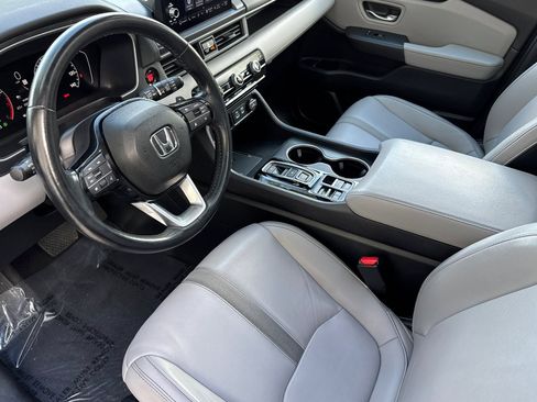 Used 2024 Honda Pilot Touring image 4