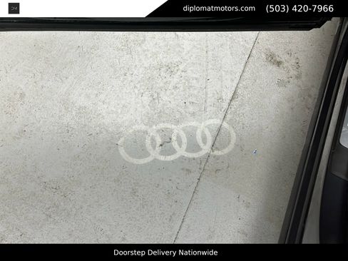 Used 2019 Audi e-tron Prestige w/ Prestige Package image 29