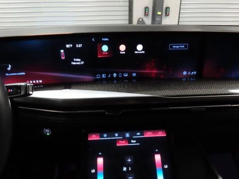 Certified 2025 Cadillac Escalade ESV V w/ LPO, ONYX Package image 26