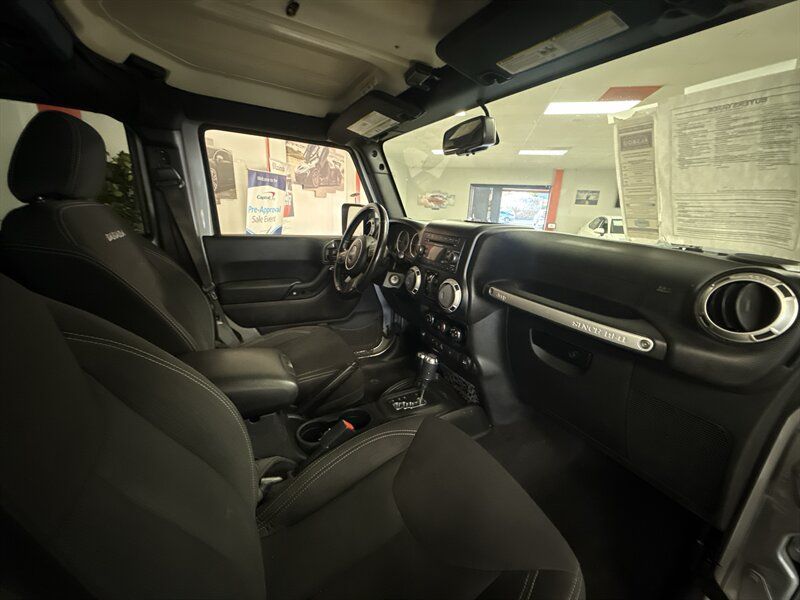 Used 2018 Jeep Wrangler Unlimited Sahara AWD/4WD image 23
