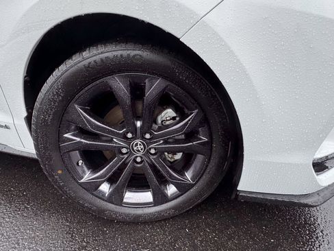 Used 2021 Toyota Sienna XSE image 4