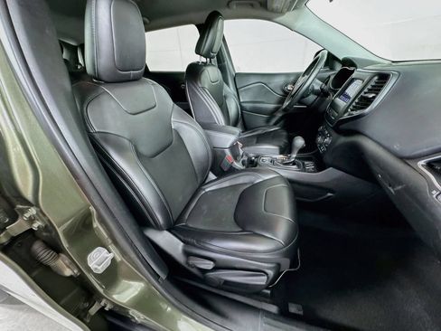 Used 2019 Jeep Cherokee Latitude Plus FWD image 33