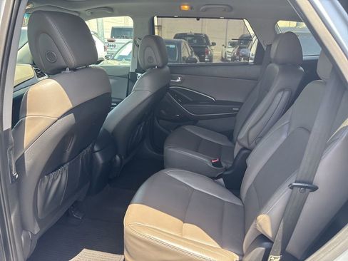 Used 2016 Hyundai Santa Fe Limited w/ Option Group 04 FWD image 11