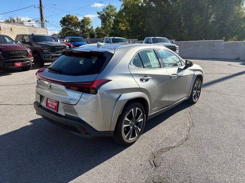 Used 2022 Lexus UX 250h w/ Premium Package image 8
