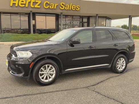 Used 2024 Dodge Durango SXT w/ 3rd Row Seating Group AWD/4WD image 4