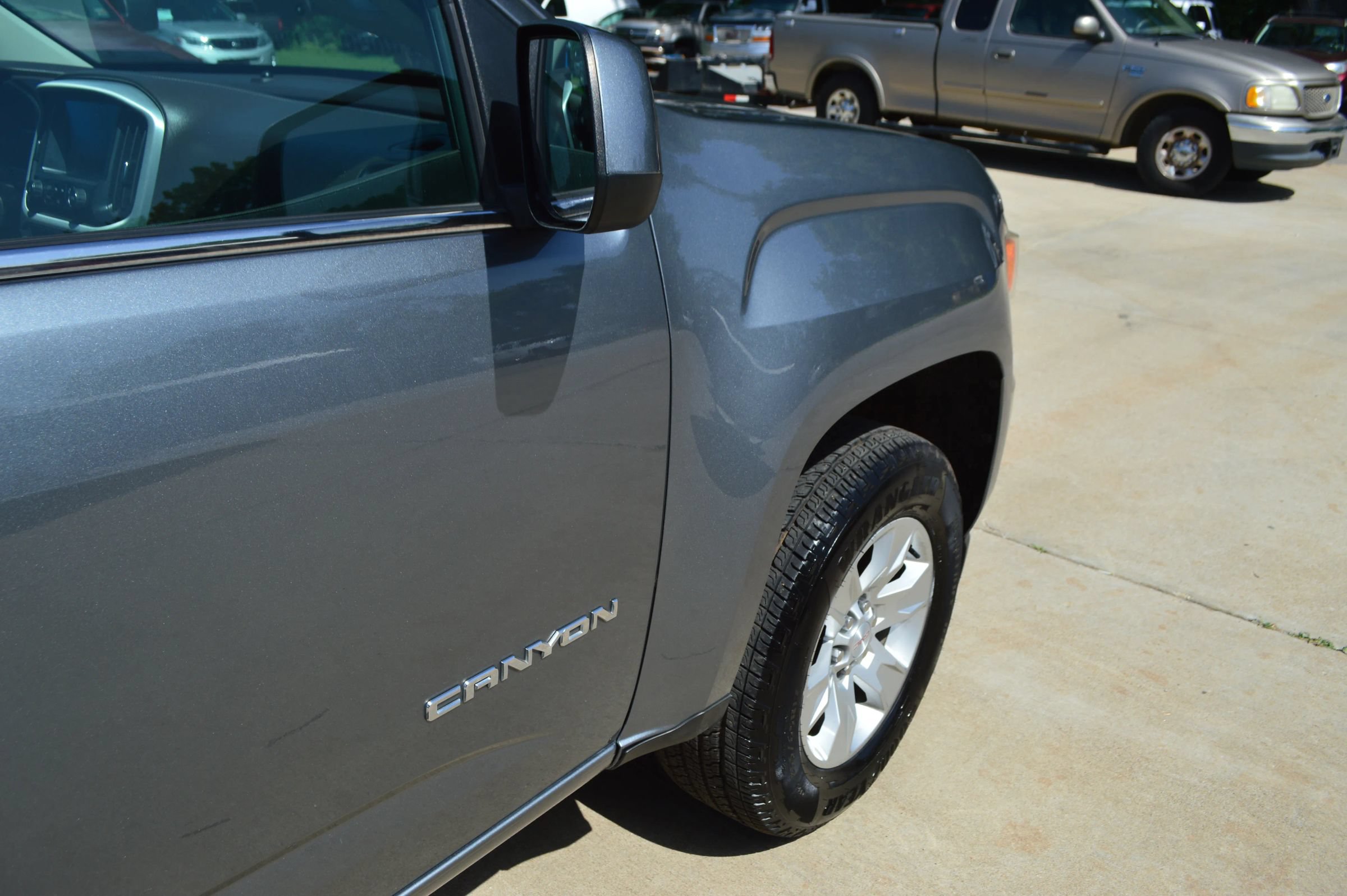 Used 2018 GMC Canyon SLE RWD image 11