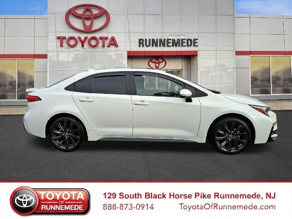 Used 2025 Toyota Corolla SE w/ SE Premium Package FWD image 7