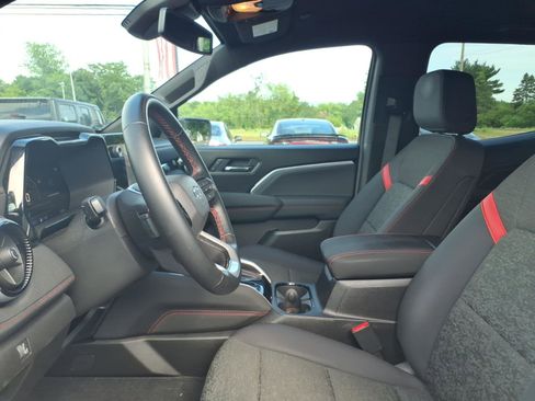 Used 2025 Chevrolet Colorado Z71 AWD/4WD image 21