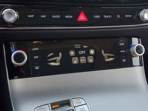 New 2026 Genesis GV70 2.5T Select image 21