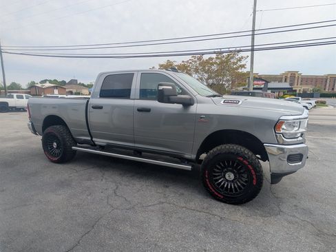 Used 2024 RAM 2500 Tradesman w/ Chrome Appearance Group image 4