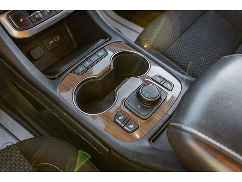 Used 2023 GMC Acadia SLE w/ Driver Convenience Package image 18