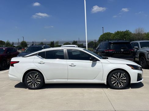 New 2026 Nissan Altima 2.5 SV FWD image 3