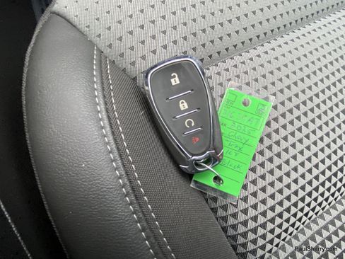 Used 2025 Chevrolet Trax LT w/ LT Convenience Package FWD image 23