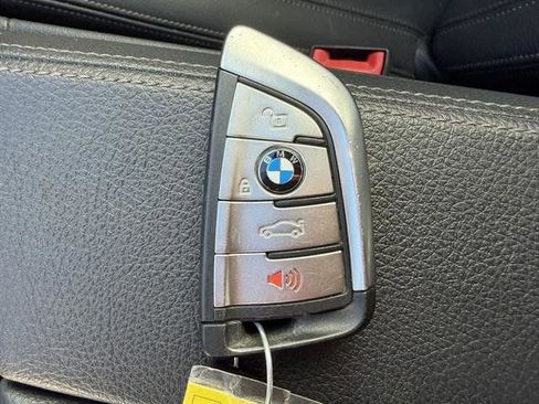 Used 2022 BMW M550i xDrive w/ Premium Package image 31