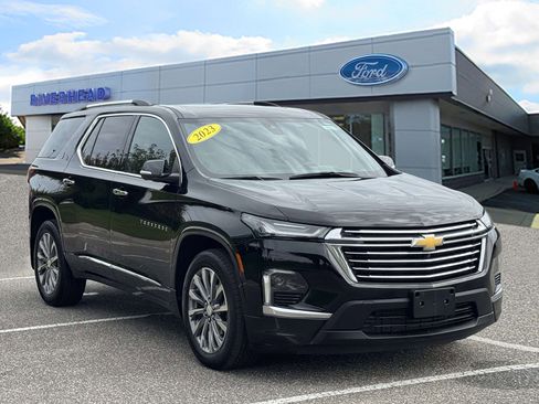 Used 2023 Chevrolet Traverse Premier image 2