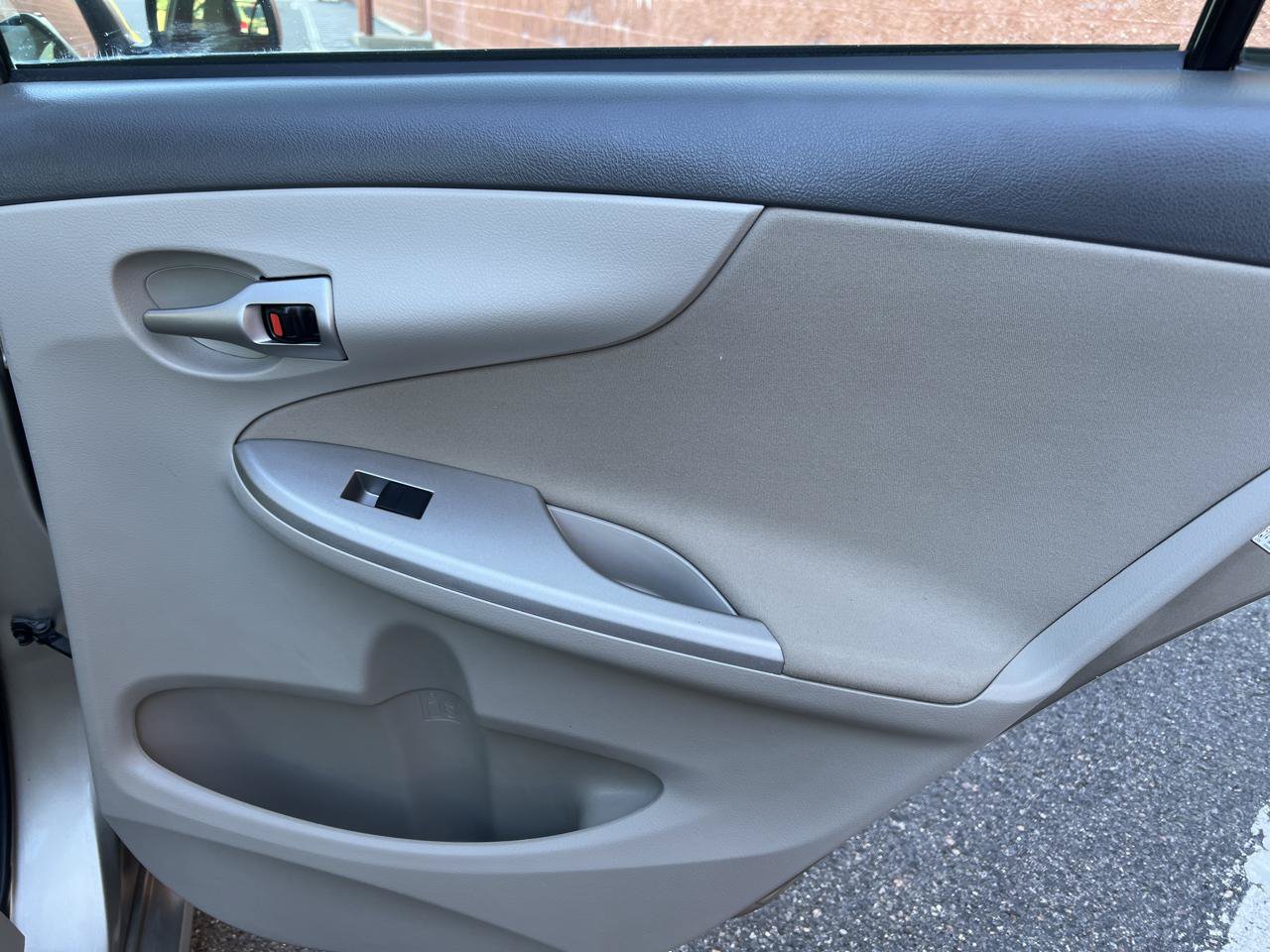 Used 2010 Toyota Corolla LE FWD image 13