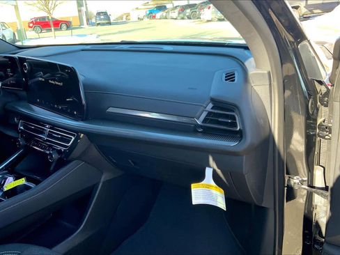 Used 2025 Chevrolet Traverse LT image 19