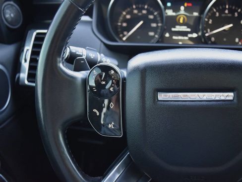 Used 2019 Land Rover Discovery SE image 23